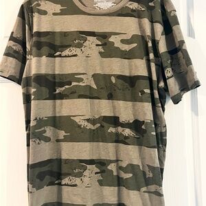 Men's American Rag XL camo T shirt